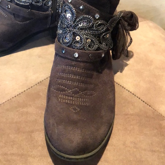 Women’s ankle embellished ankle boots - Picture 3 of 8